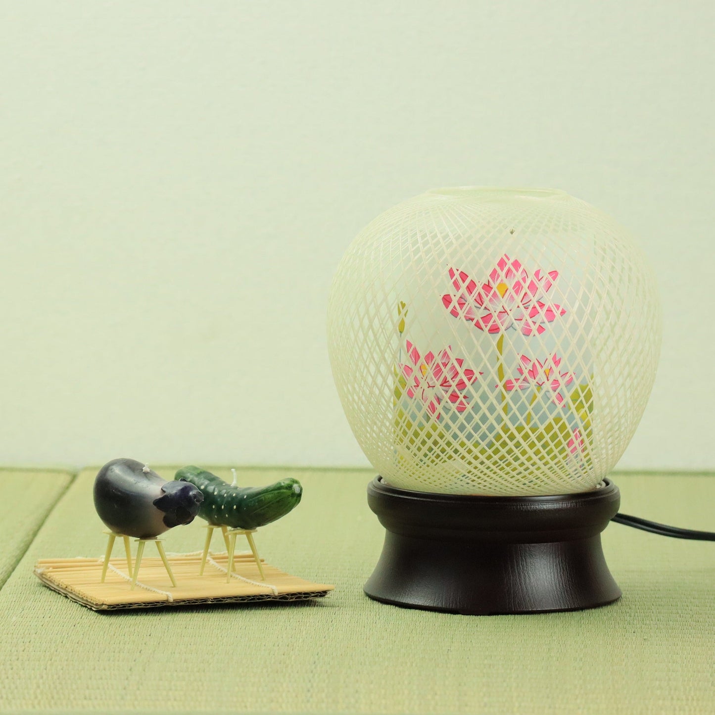 【 灯籠 】花まゆ 1号(蓮華) 回転付 ステンドグラス調